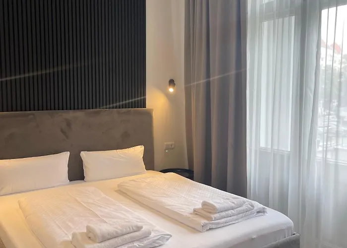 Motel Blue - Minimalist Boutique Hotel