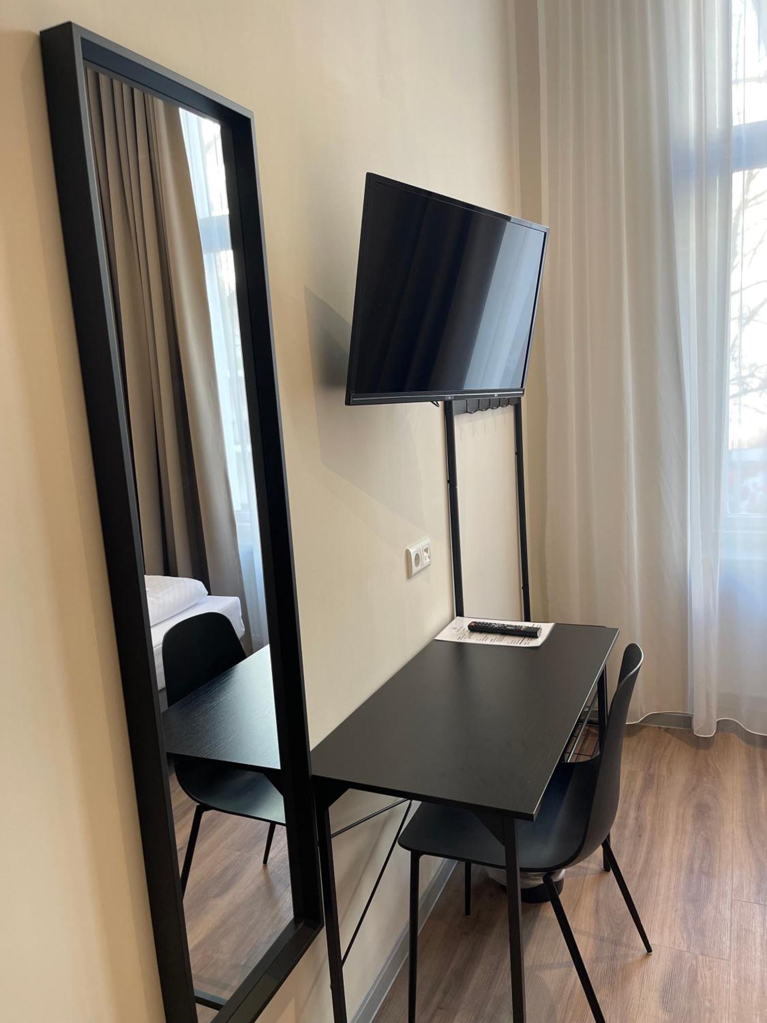 Blue - Minimalist Boutique Berlino